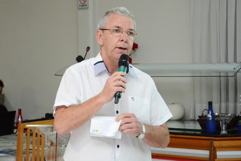 O vereador Jens Juergen Mantau, representando o poder público, destacou as obras que a região norte está recebendo.